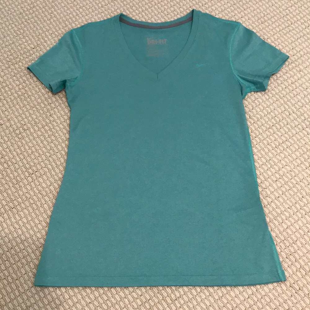3/$25 🌟 Nike Dri-Fit Athletic Tee